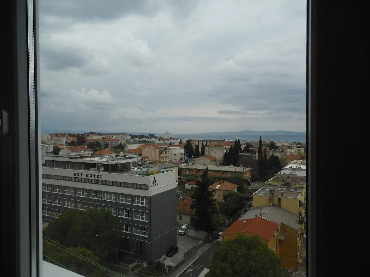 Comfortable Apt With Great City And Sea View Split